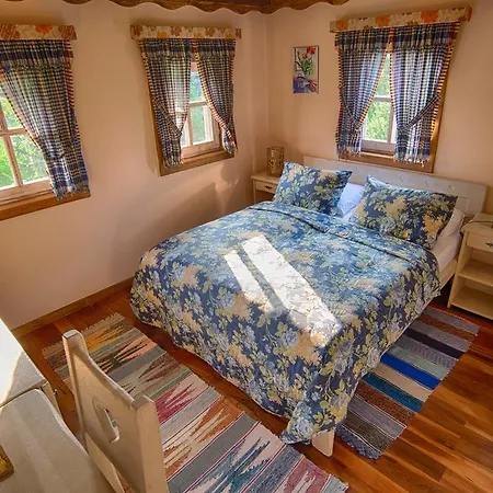 قرية إتنو كارداتشي