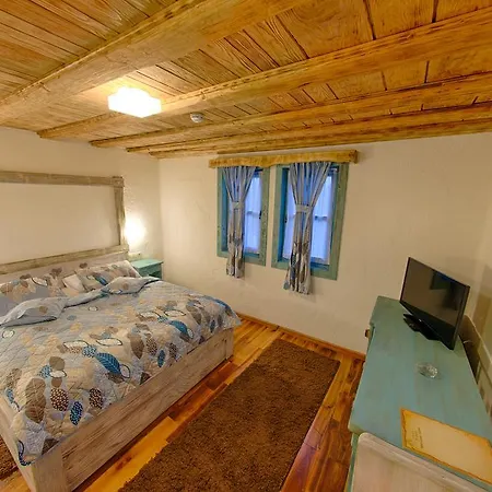 قرية إتنو كارداتشي فيتيس