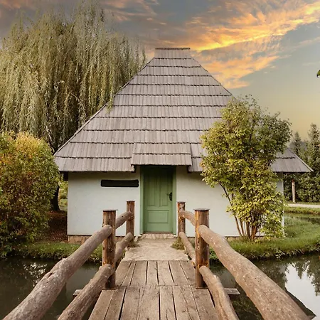 Etno Village Cardaci 4* Vitez