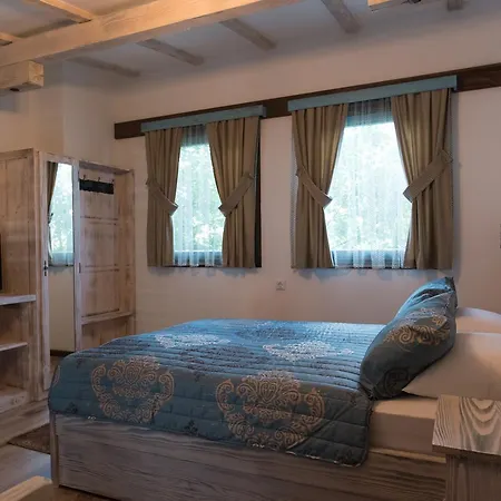 قرية إتنو كارداتشي منتزه العطل فيتيس